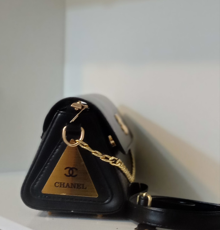 نمای کنار کیف