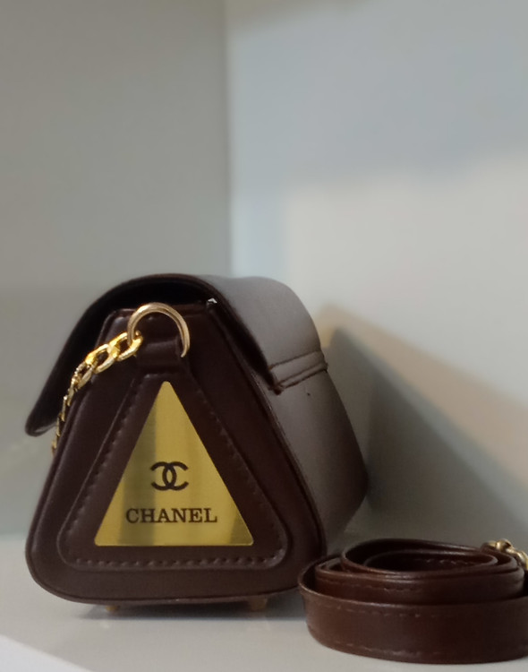 نمای کنار رنگ قهوه ای